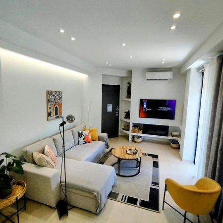 Floral Home 1 - Ground Floor Apt With Courtyard And Private Parking! 아테네 외부 사진