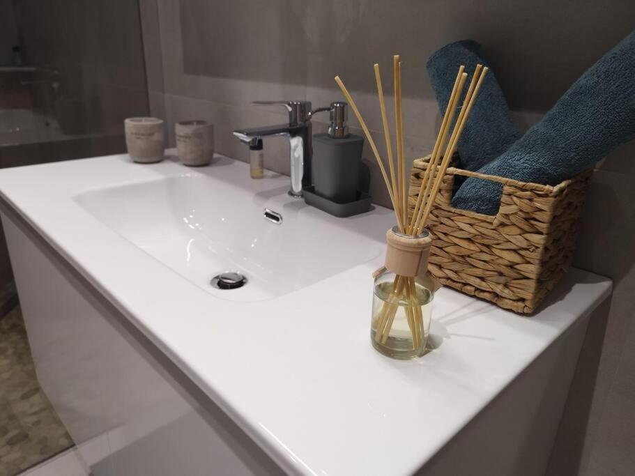 Floral Home 1 - Ground Floor Apt With Courtyard And Private Parking! 아테네 외부 사진