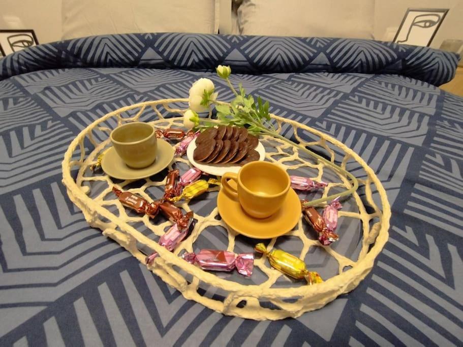Floral Home 1 - Ground Floor Apt With Courtyard And Private Parking! 아테네 외부 사진