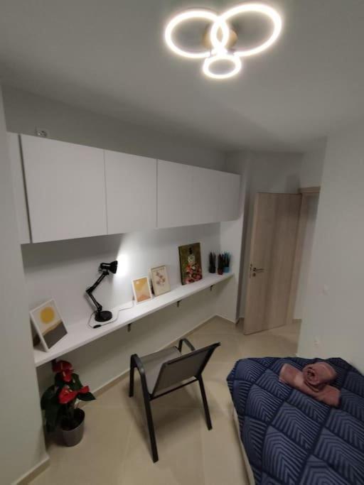 Floral Home 1 - Ground Floor Apt With Courtyard And Private Parking! 아테네 외부 사진