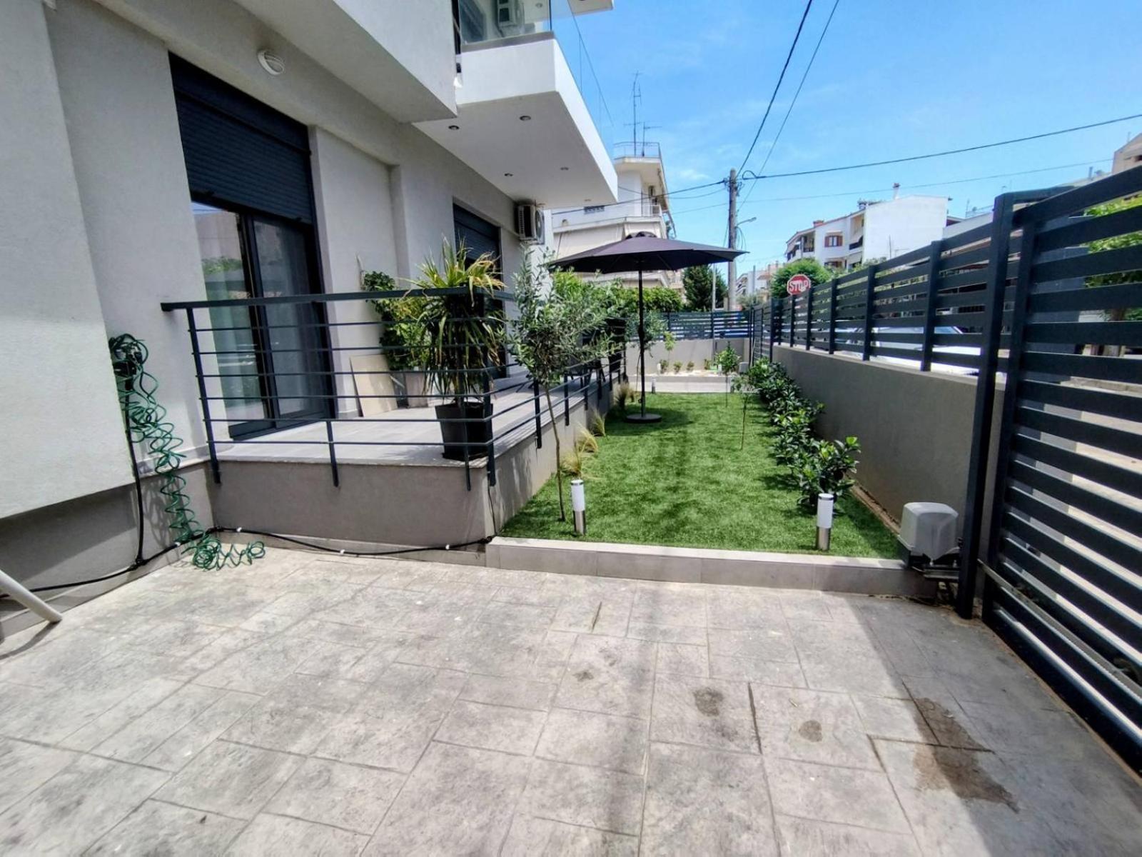 Floral Home 1 - Ground Floor Apt With Courtyard And Private Parking! 아테네 외부 사진
