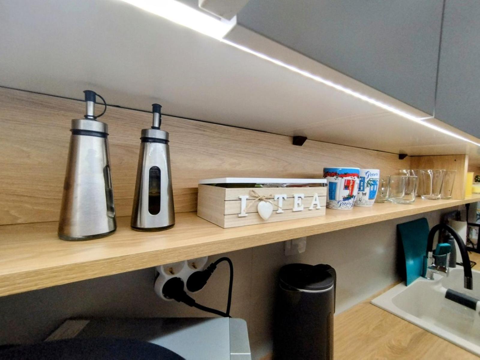 Floral Home 1 - Ground Floor Apt With Courtyard And Private Parking! 아테네 외부 사진
