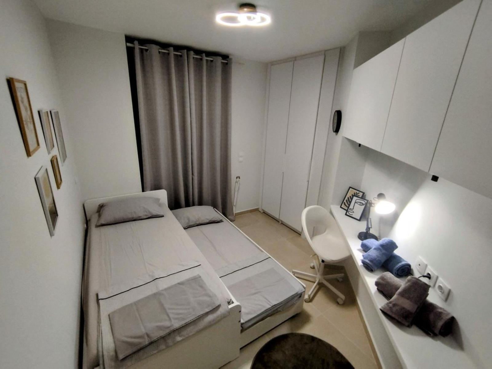 Floral Home 1 - Ground Floor Apt With Courtyard And Private Parking! 아테네 외부 사진
