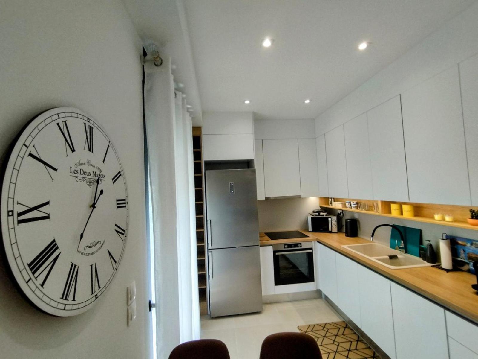 Floral Home 1 - Ground Floor Apt With Courtyard And Private Parking! 아테네 외부 사진