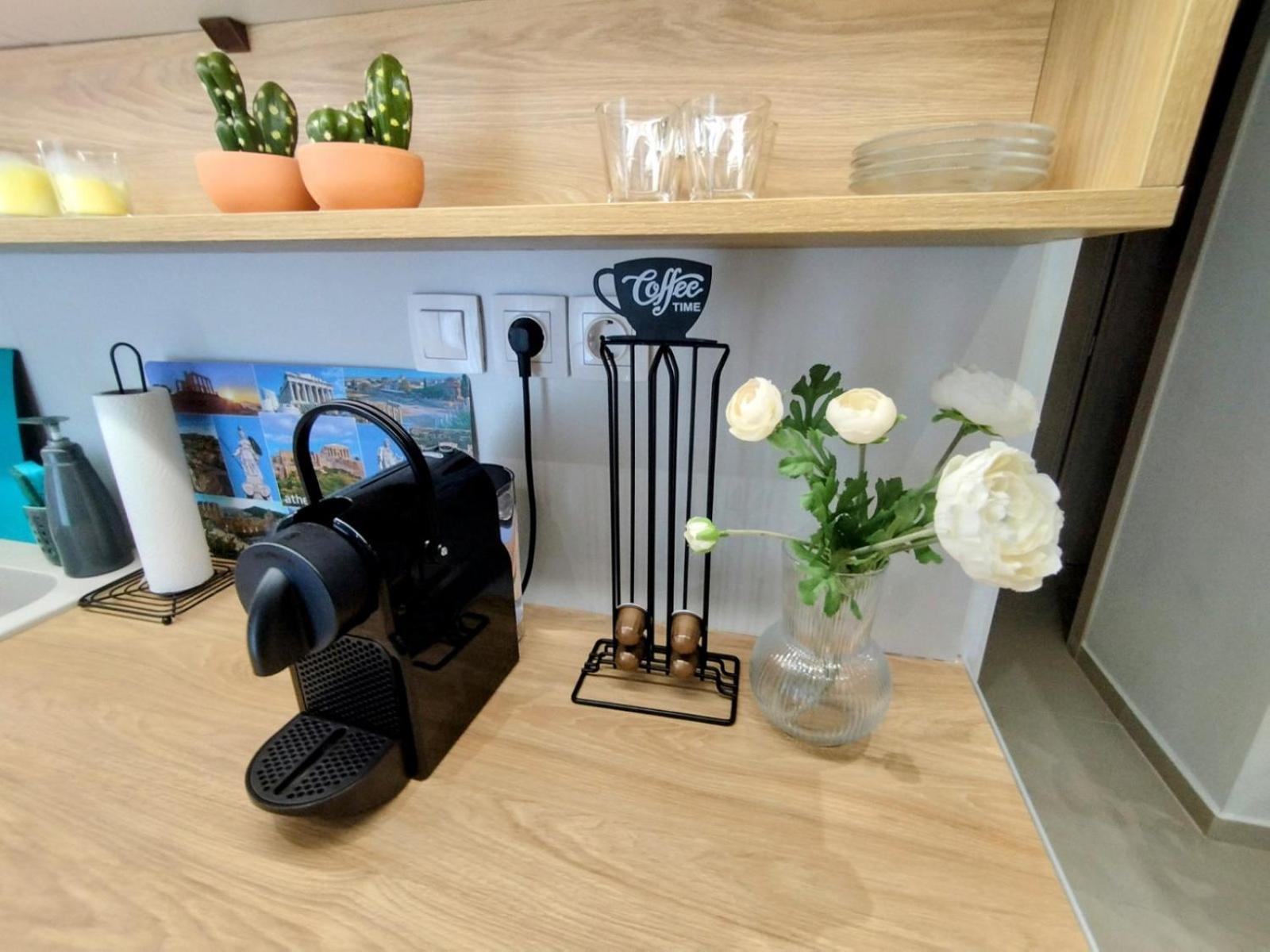 Floral Home 1 - Ground Floor Apt With Courtyard And Private Parking! 아테네 외부 사진