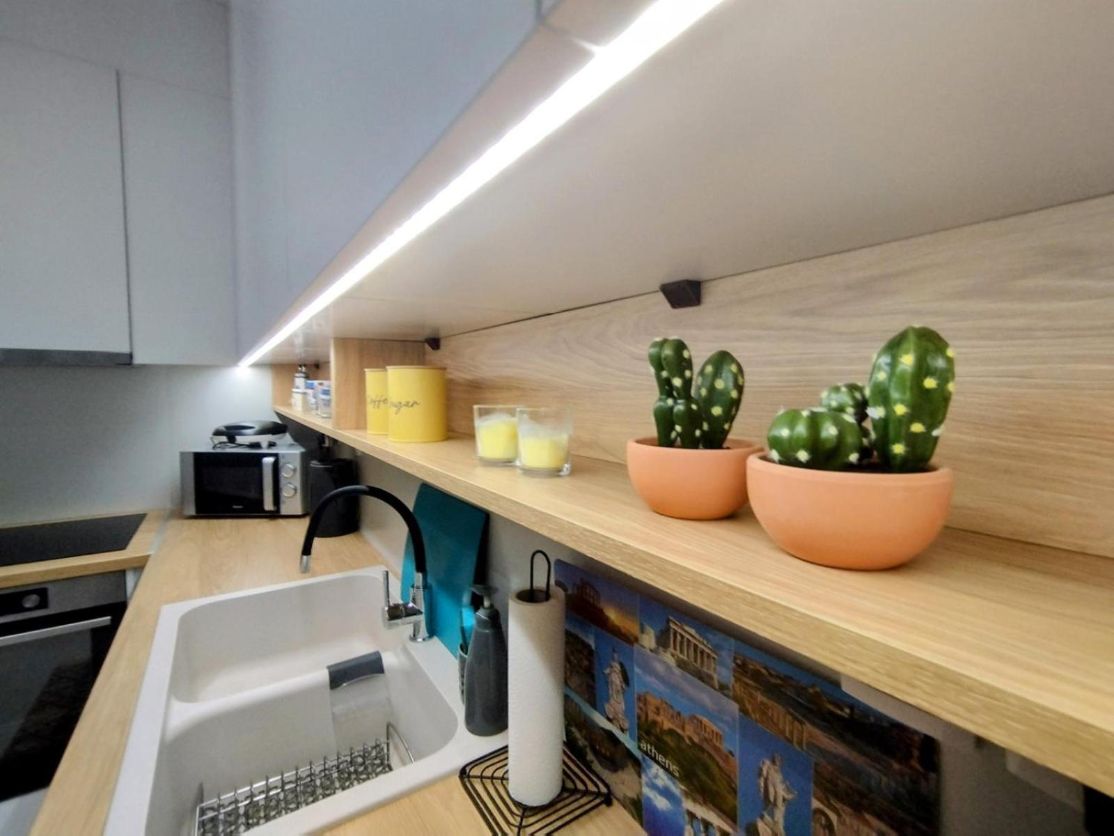 Floral Home 1 - Ground Floor Apt With Courtyard And Private Parking! 아테네 외부 사진