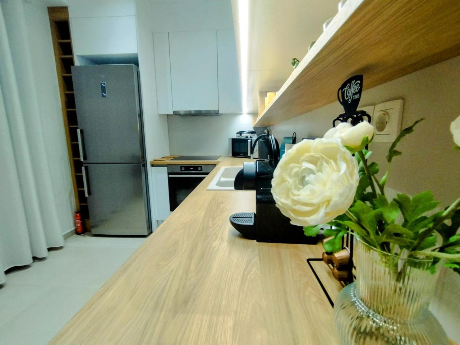 Floral Home 1 - Ground Floor Apt With Courtyard And Private Parking! 아테네 외부 사진