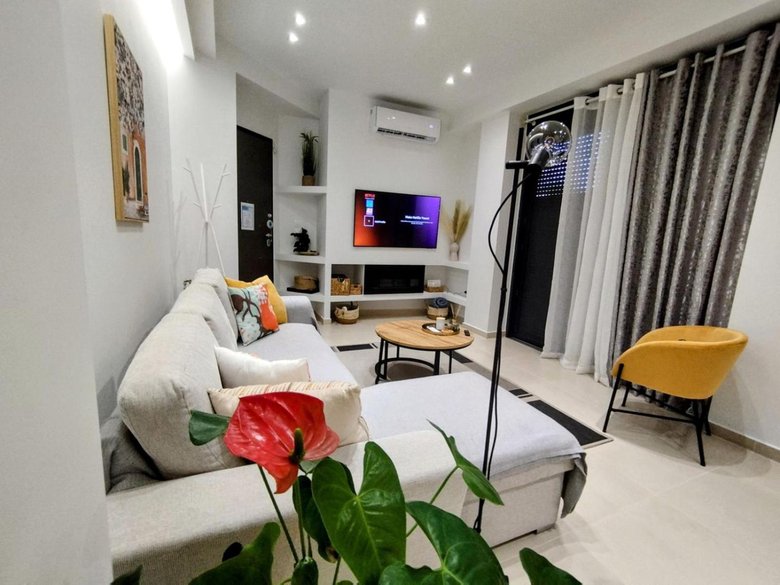 Floral Home 1 - Ground Floor Apt With Courtyard And Private Parking! 아테네 외부 사진