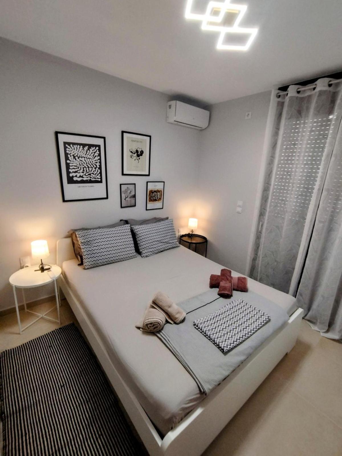 Floral Home 1 - Ground Floor Apt With Courtyard And Private Parking! 아테네 외부 사진