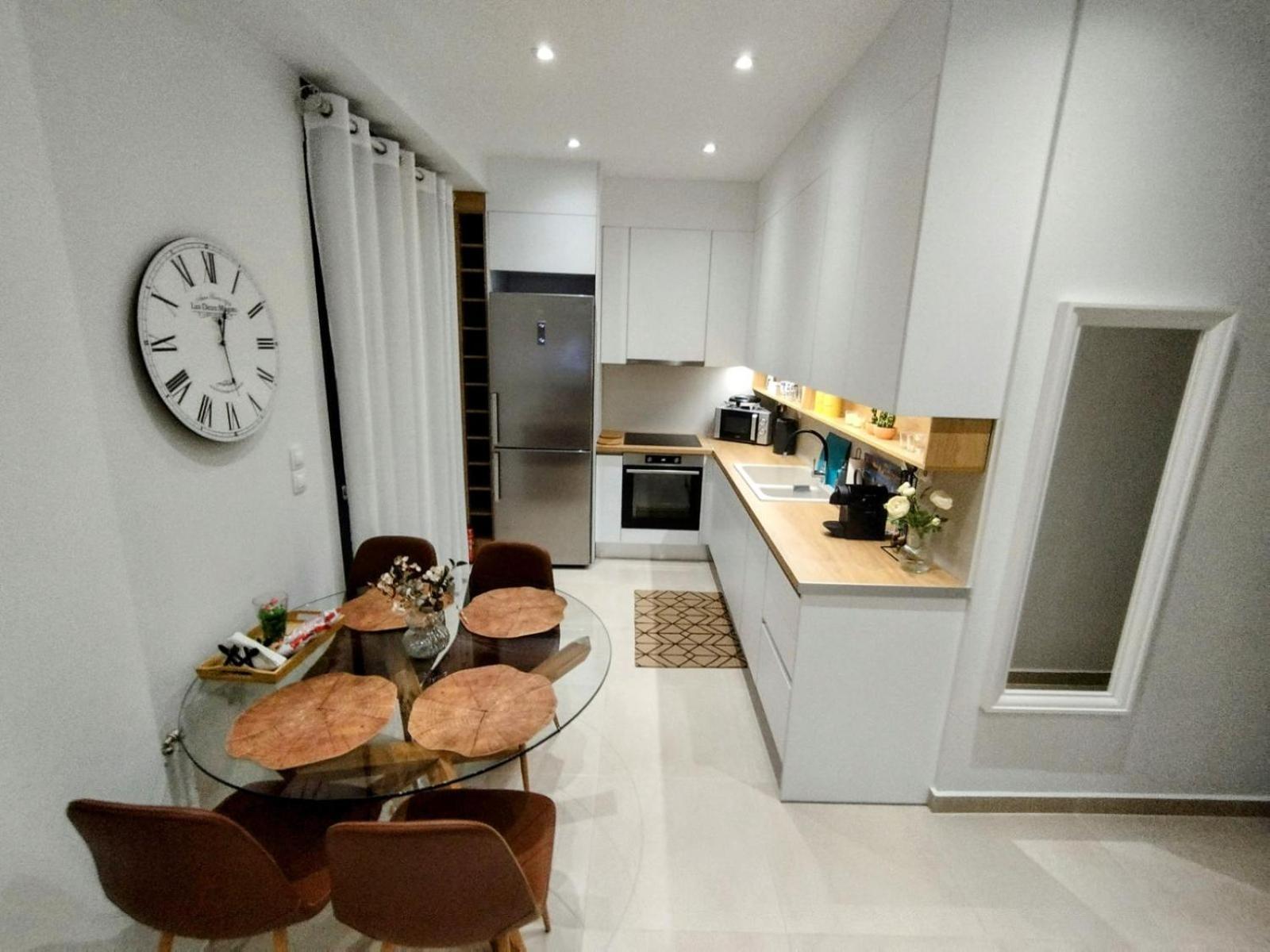 Floral Home 1 - Ground Floor Apt With Courtyard And Private Parking! 아테네 외부 사진
