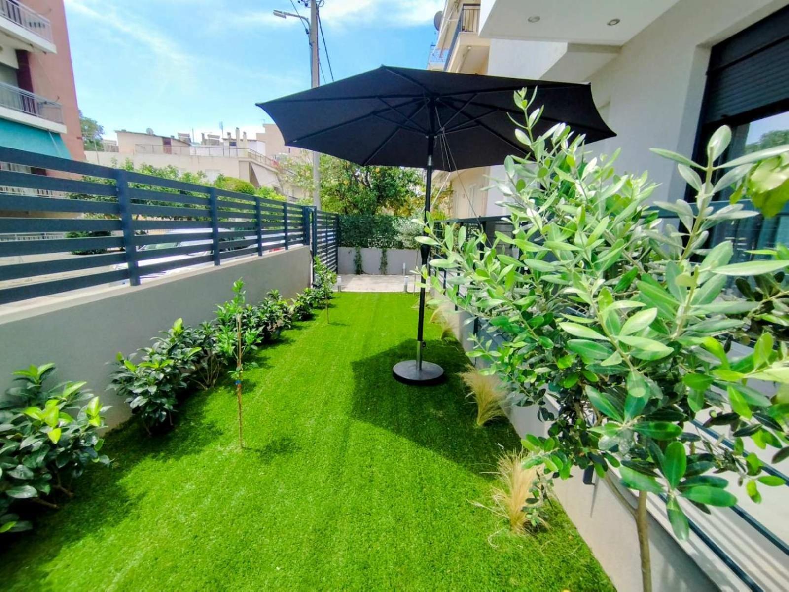 Floral Home 1 - Ground Floor Apt With Courtyard And Private Parking! 아테네 외부 사진