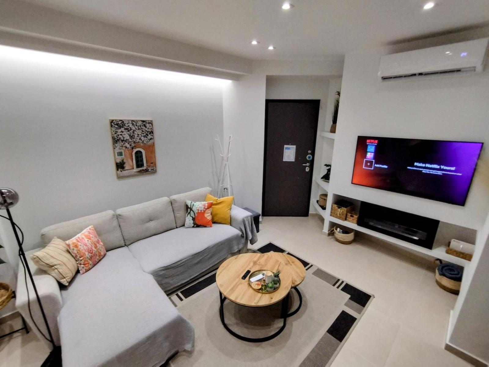 Floral Home 1 - Ground Floor Apt With Courtyard And Private Parking! 아테네 외부 사진