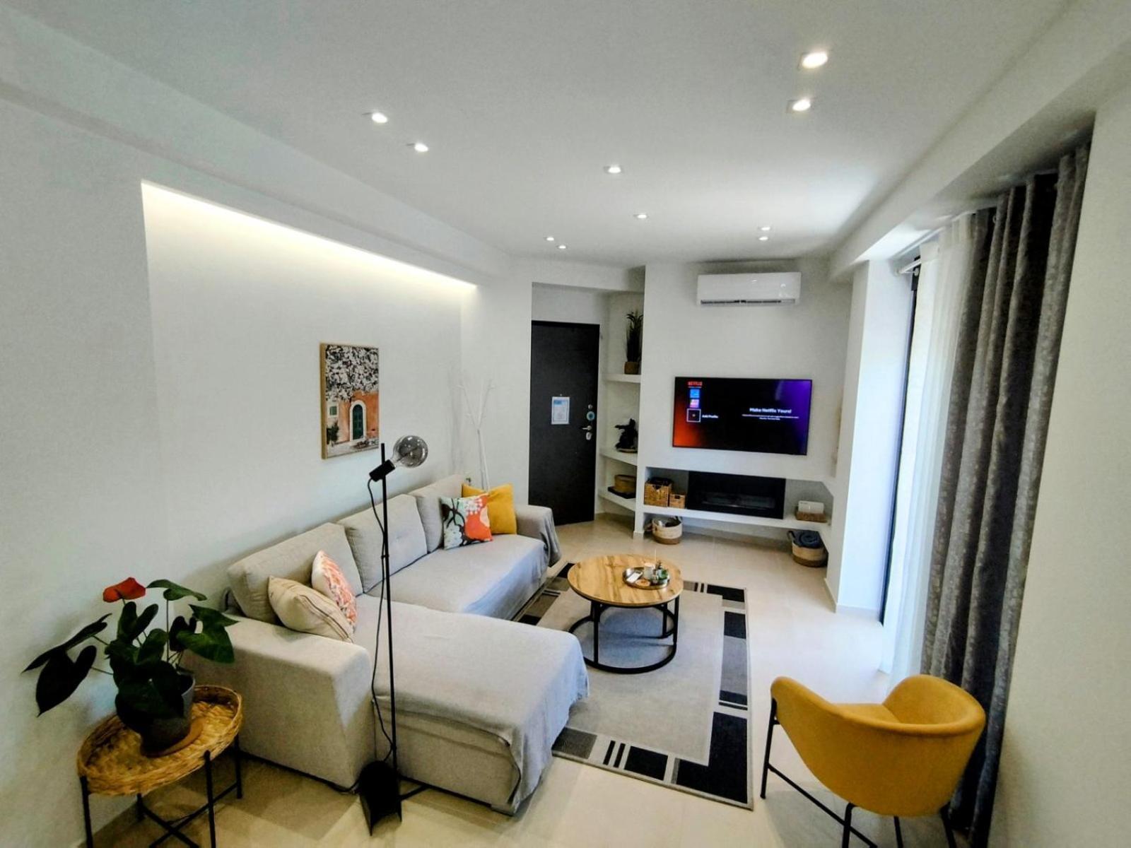 Floral Home 1 - Ground Floor Apt With Courtyard And Private Parking! 아테네 외부 사진